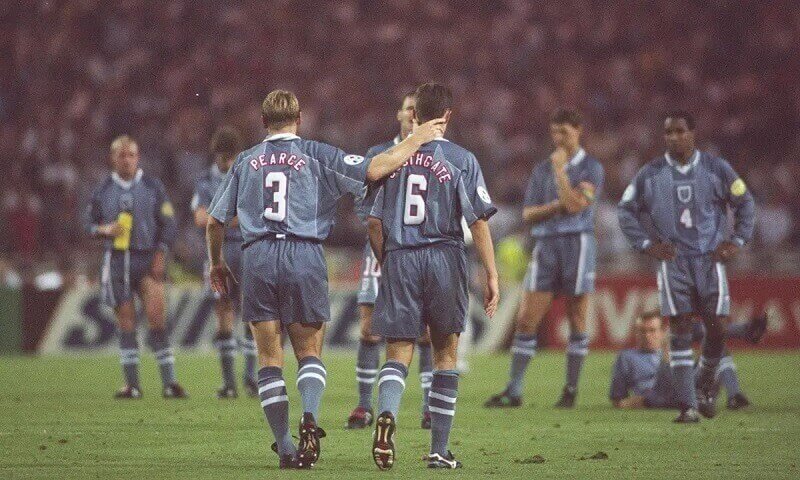 Euro khởi đầu với 4 đội tuyển tham dự